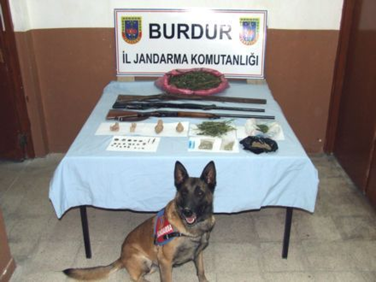 Burdur\'da Uyuşturucu ve Tarihi Eser Kaçakçılığı Operasyonu