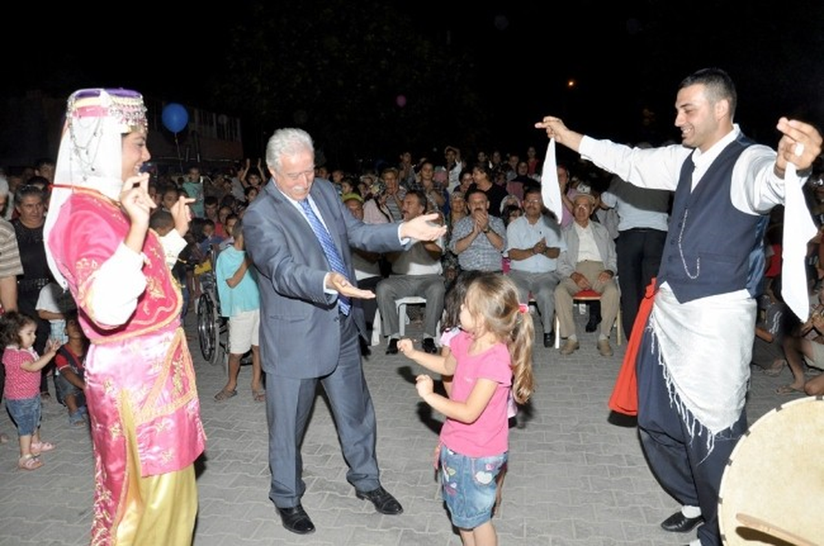 Büyükşehir Sanat Tır\'ı İncirlik\'teydi