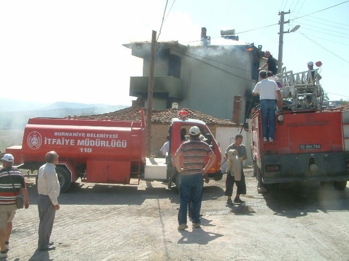 Cinayetin Ardından İki Evi Yaktılar
