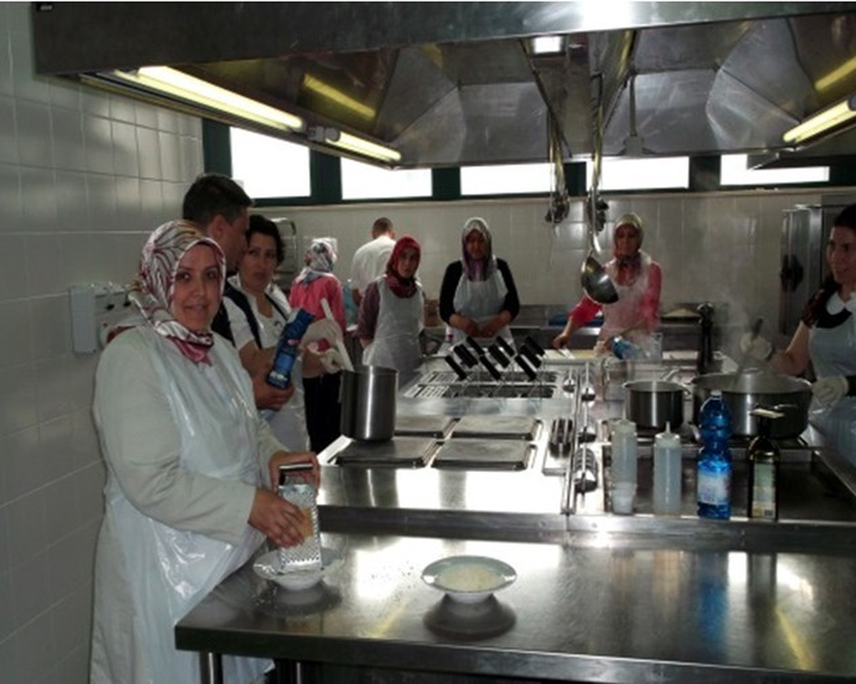 Çorumlu Bayanlar İtalya\'da Pizza Eğitimi Aldı