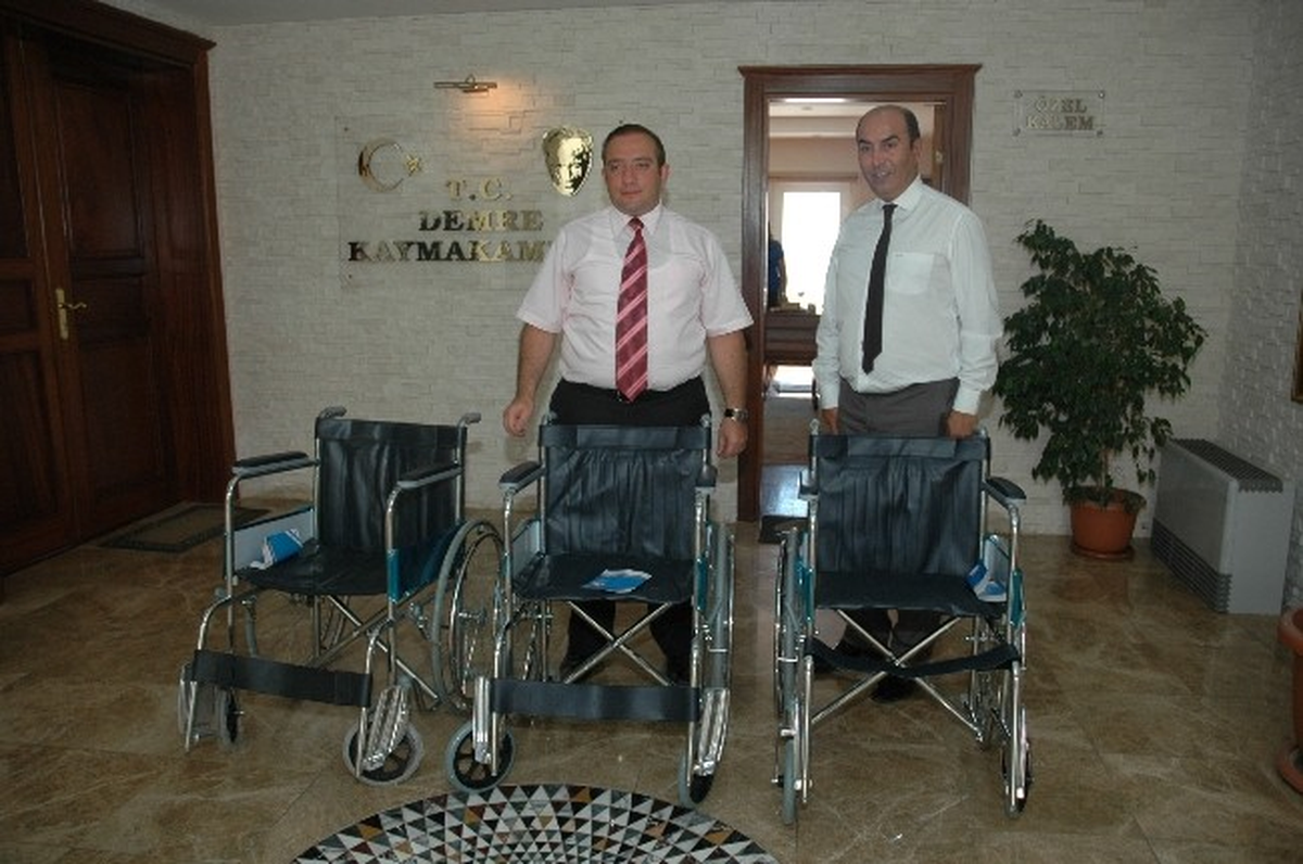 Demre Kaymakamlığından Engelli Vatandaşlara Tekerlekli Sandalye