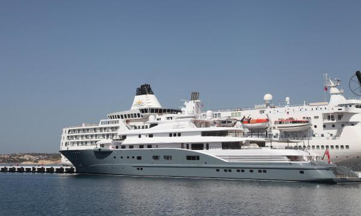 Dubai Şeyhinin Mega Lüks Yatı Çeşme\'de