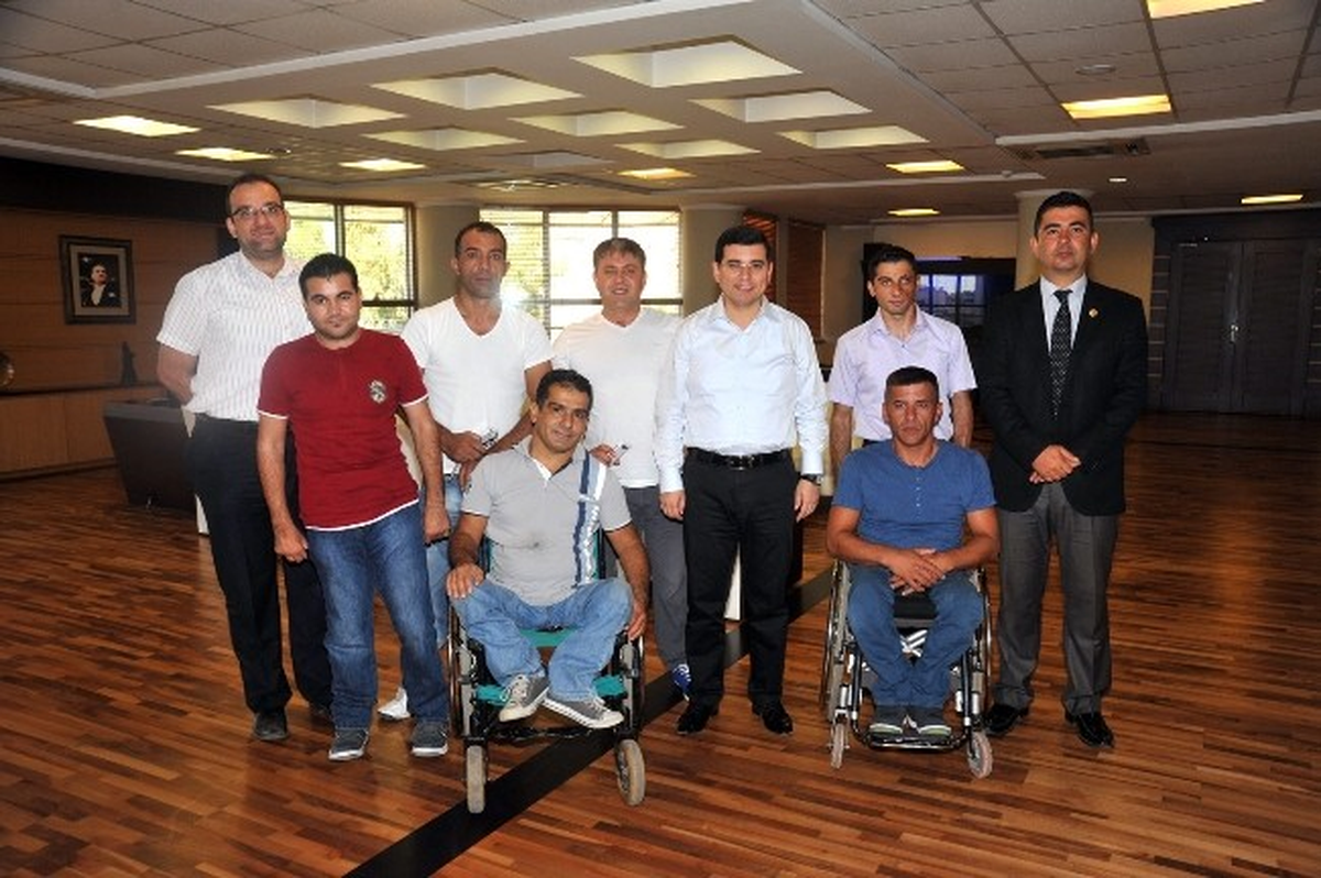 Engelli Basketbolculardan Başkan Tütüncü\'ye Ziyaret