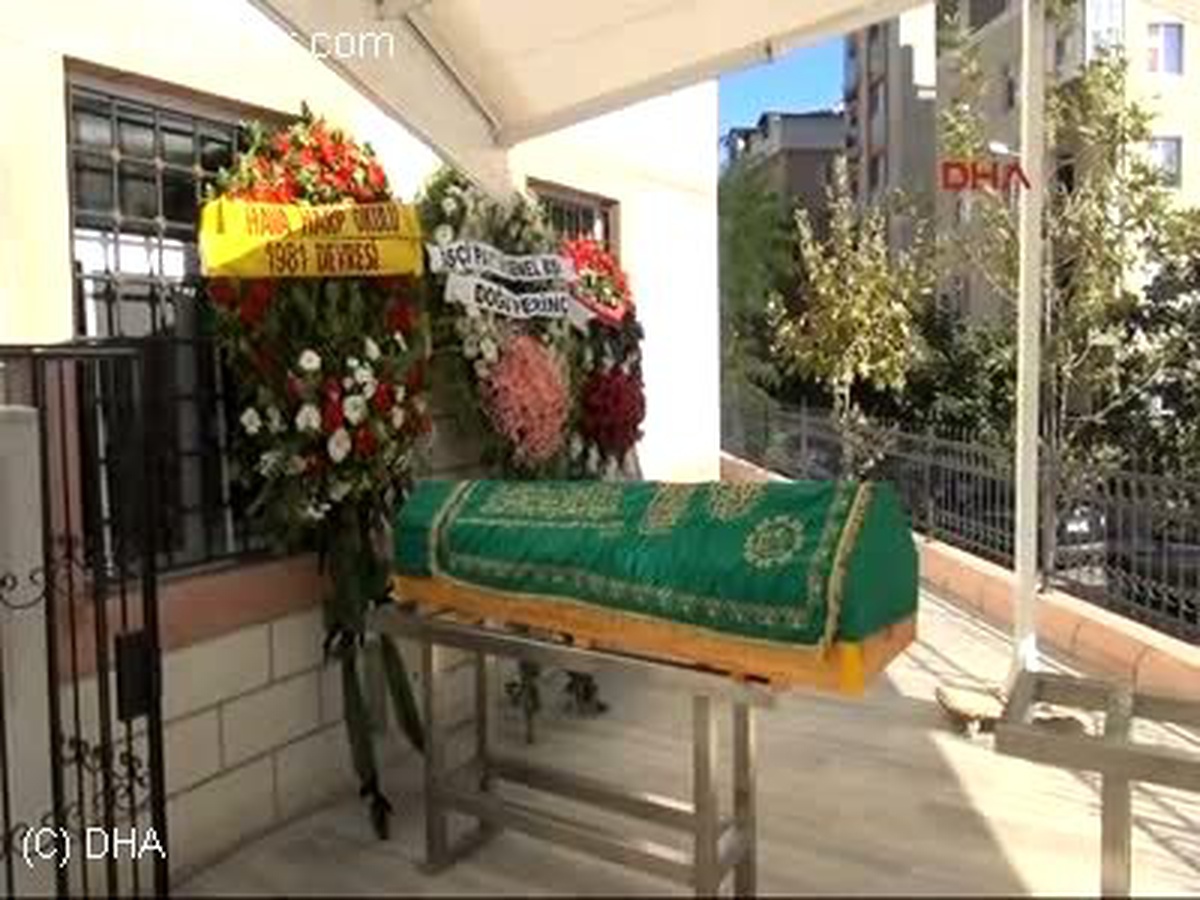 Ergenekon Hükümlüsü Emekli Albay Babasının Cenazesine Katıldı