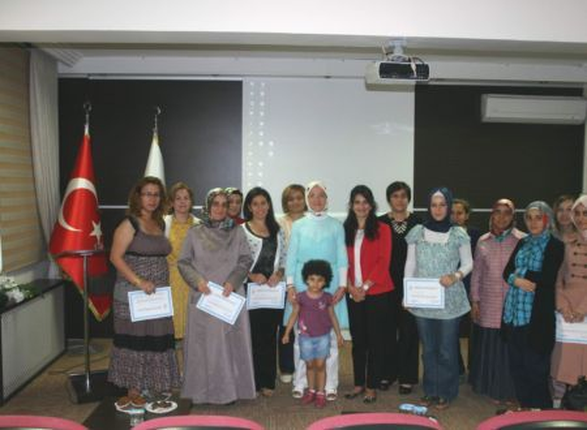 "Gebe Okulu"Na Katılan Anne Adaylarına Sertifika Verildi