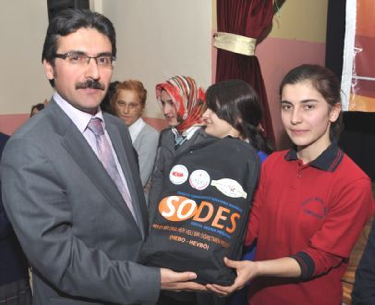 Gümüşhane\'deki "Her Ev Bir Okul, Her Veli Bir Öğretmen" Projesi