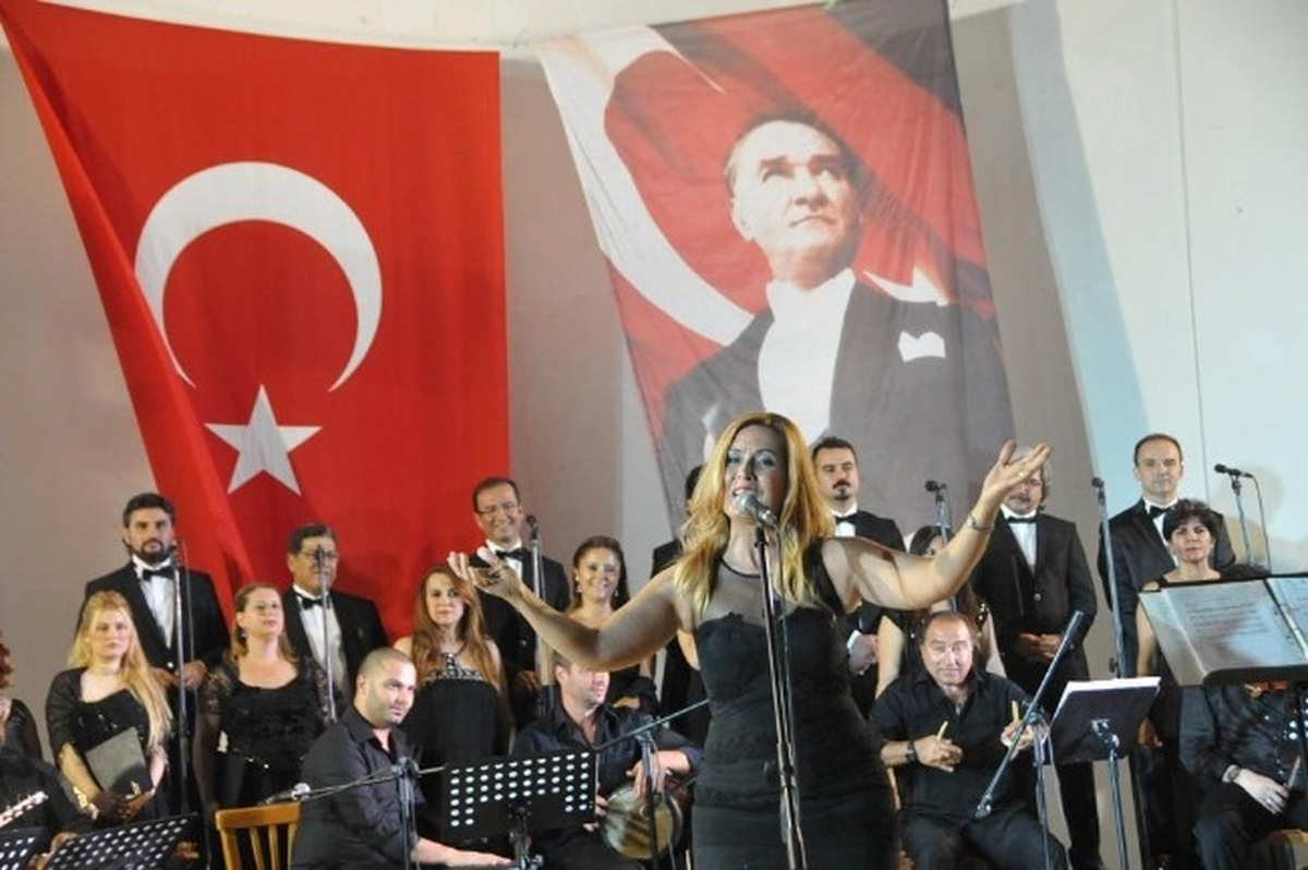 Güzelbahçe\'de Kurtuluşa Muhteşem Kutlama