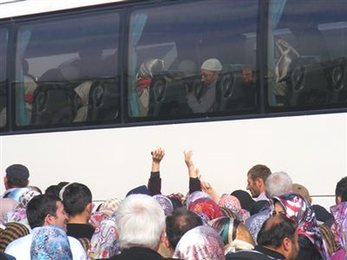 Hacılar Dua ve Gözyaşlarıyla Uğurlandı