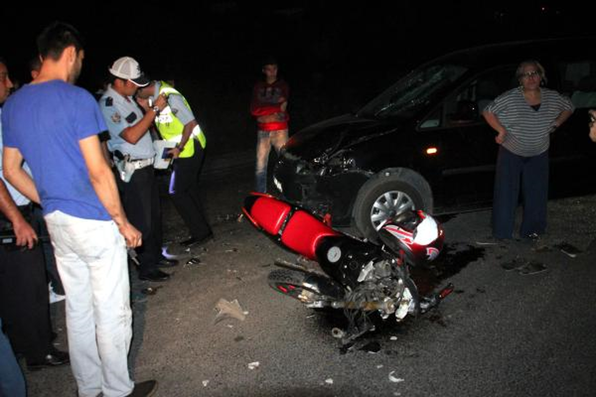 Hafif Ticari Araçla Çarpışan Motosikletin Sürücüsü Yaralandı