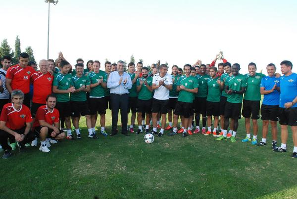 Akhisar Belediye Hamzaoğlu\'nu Alkışlarlı Karşıladı