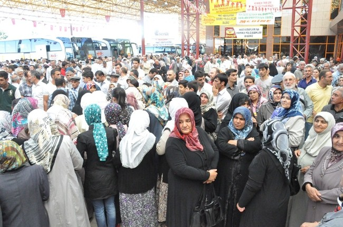 İlk Hac Kafilesi Dualarla Uğurlandı