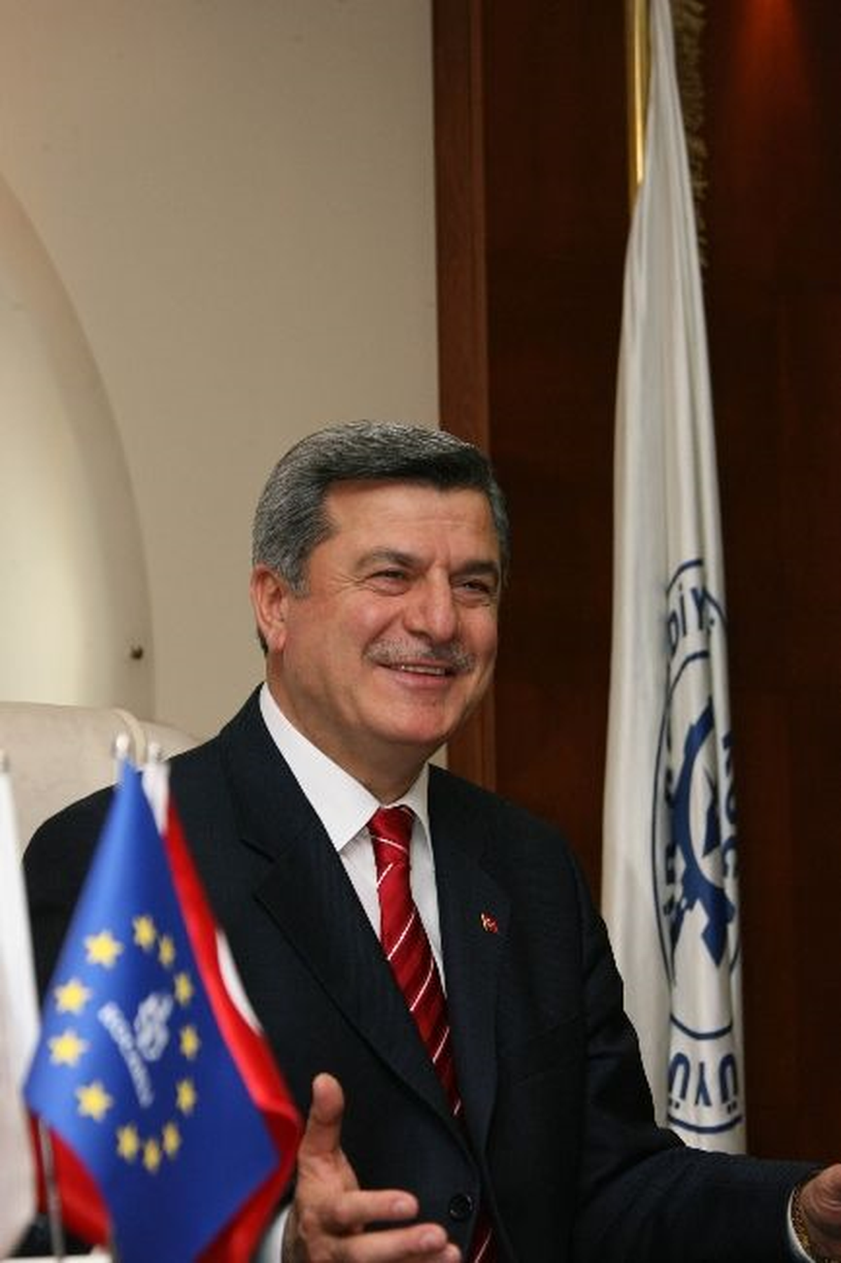 Karaosmanoğlu: "Tarihi Mirasa Sahip Çıkma Düşüncesi Gelişiyor"