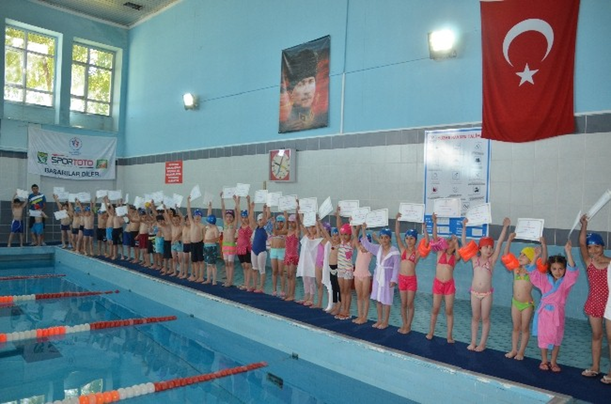 Minik Kayakçılar Kulaç Attı