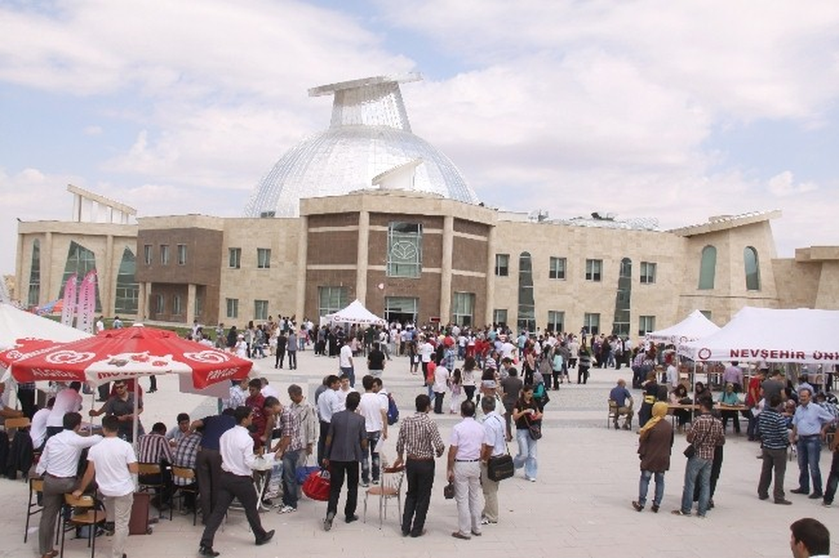 Nevşehir Üniversitesi\'ne 3 Bin 128 Öğrenci Kesin Kayıt Yaptırdı
