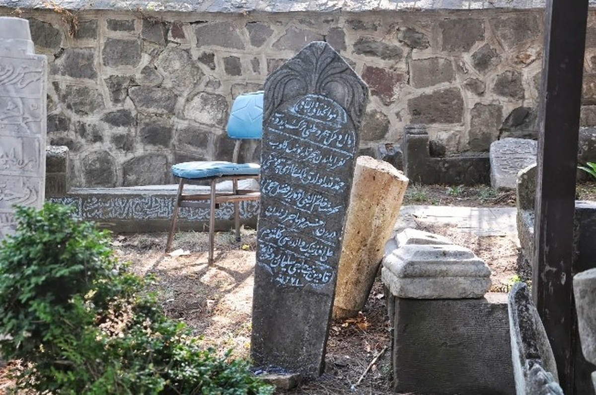 Niksar\'daki Tarihi Mezar Taşları.