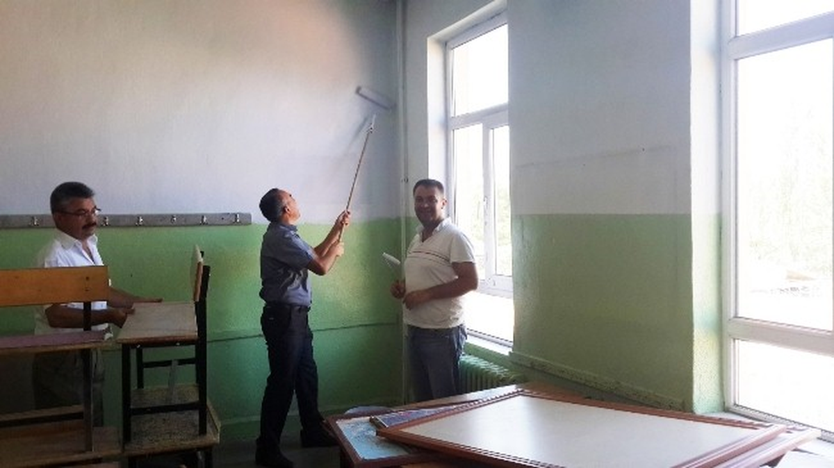 Öğretmenler Sınıfları Boyadı