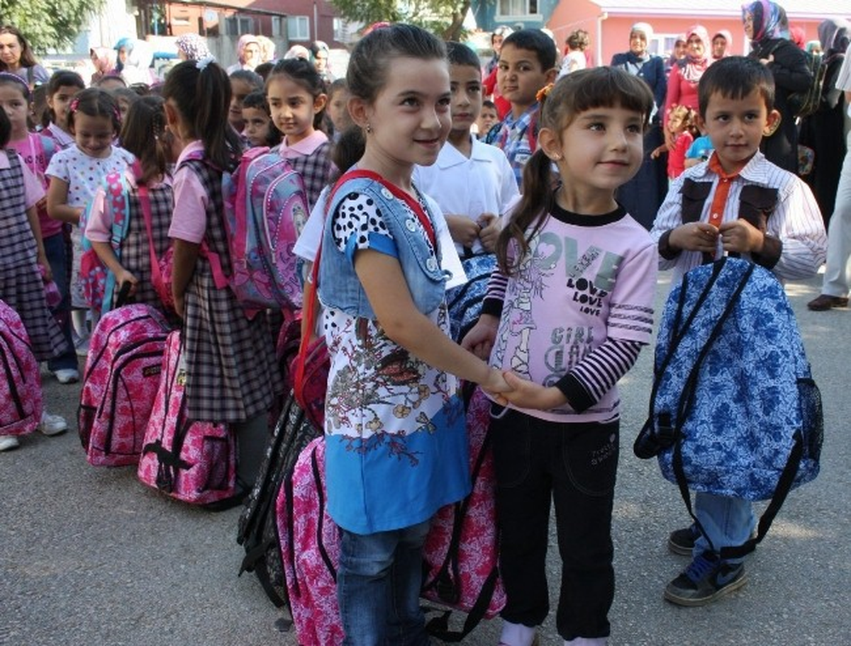 Osmangazi Belediyesi 5 Bin Öğrenciye Çanta ve Kırtasiye Malzemesi Dağıttı