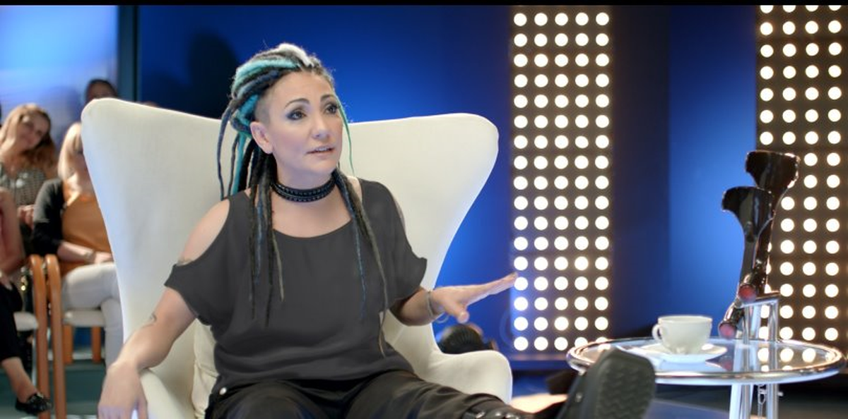 Özlem Tekin: Müzikten Bile Vazgeçerim, Siyahtan Asla