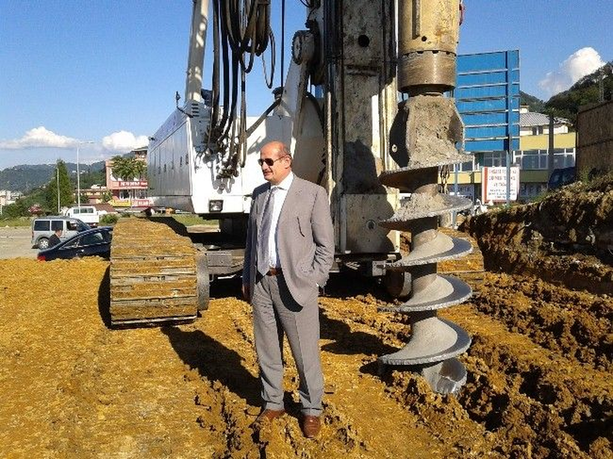 Rize Belediye Başkanı Bakırcı, Yapımı Süren Otoparkı İnceledi