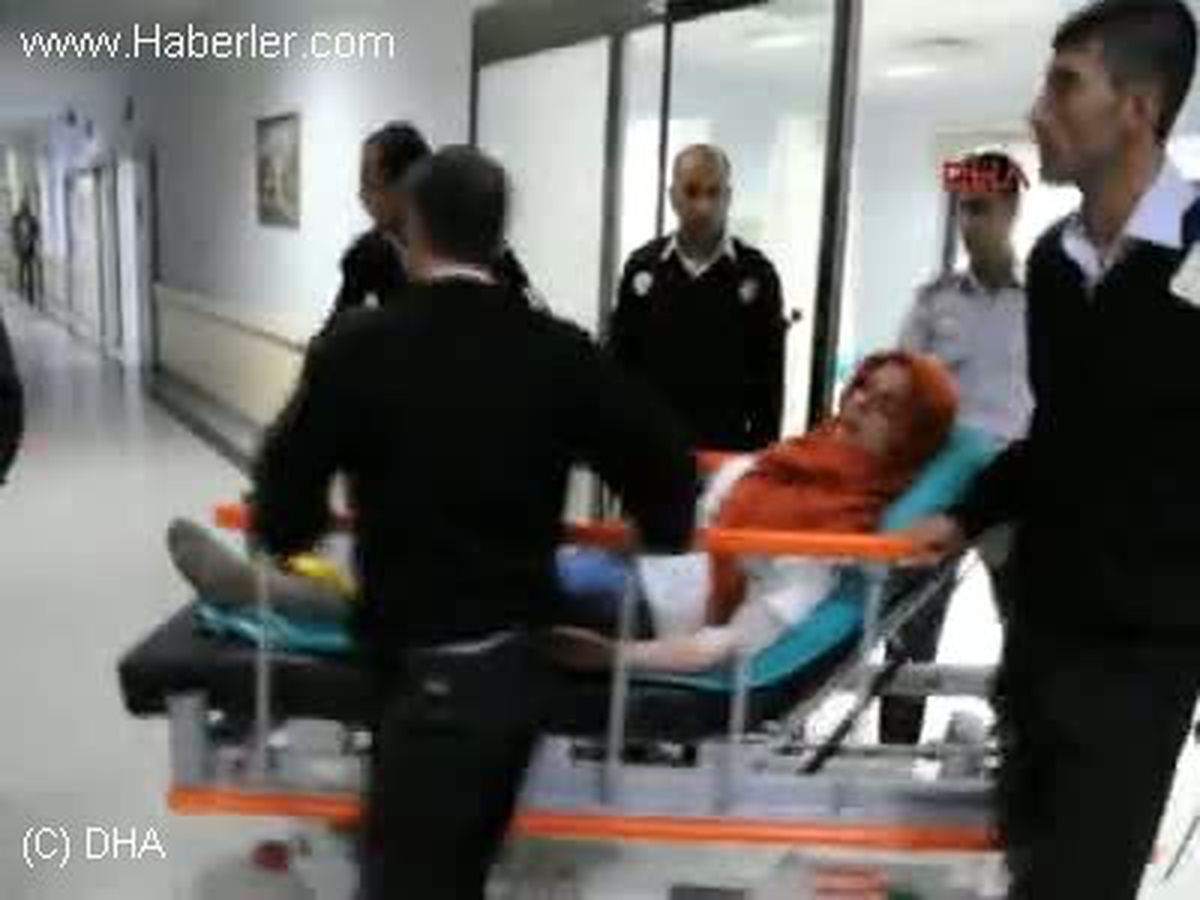 Sağlık Ekibini Ambulanstan İndirip Dövdüler