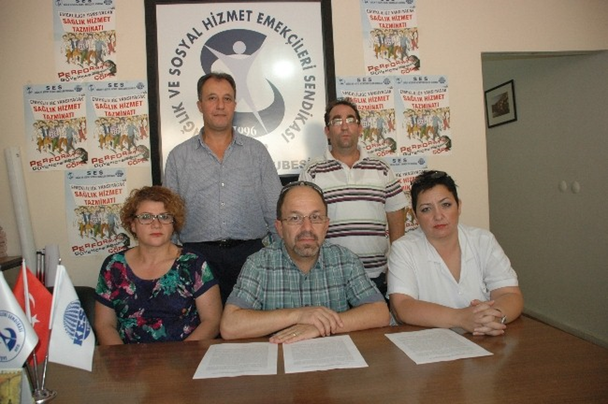 Sağlıkçılardan Nöbet Tepkisi