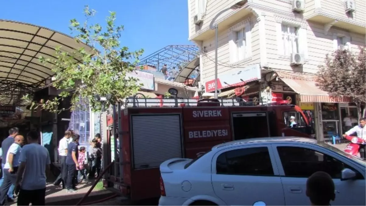 Siverek\'te Bir İşyerinin Çatısında Çıkan Yangın Korkuttu