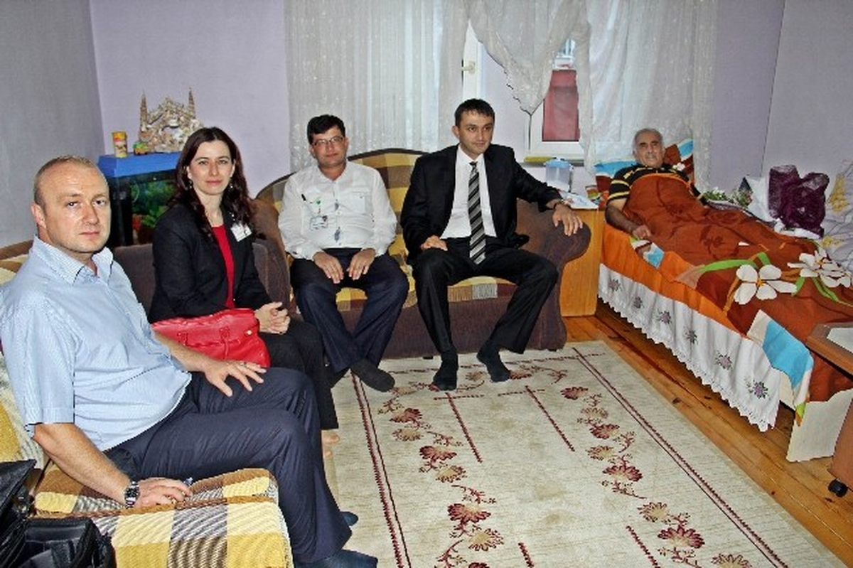 Taburcu Edilen Hastalar Evlerinde Ziyaret Ediliyor