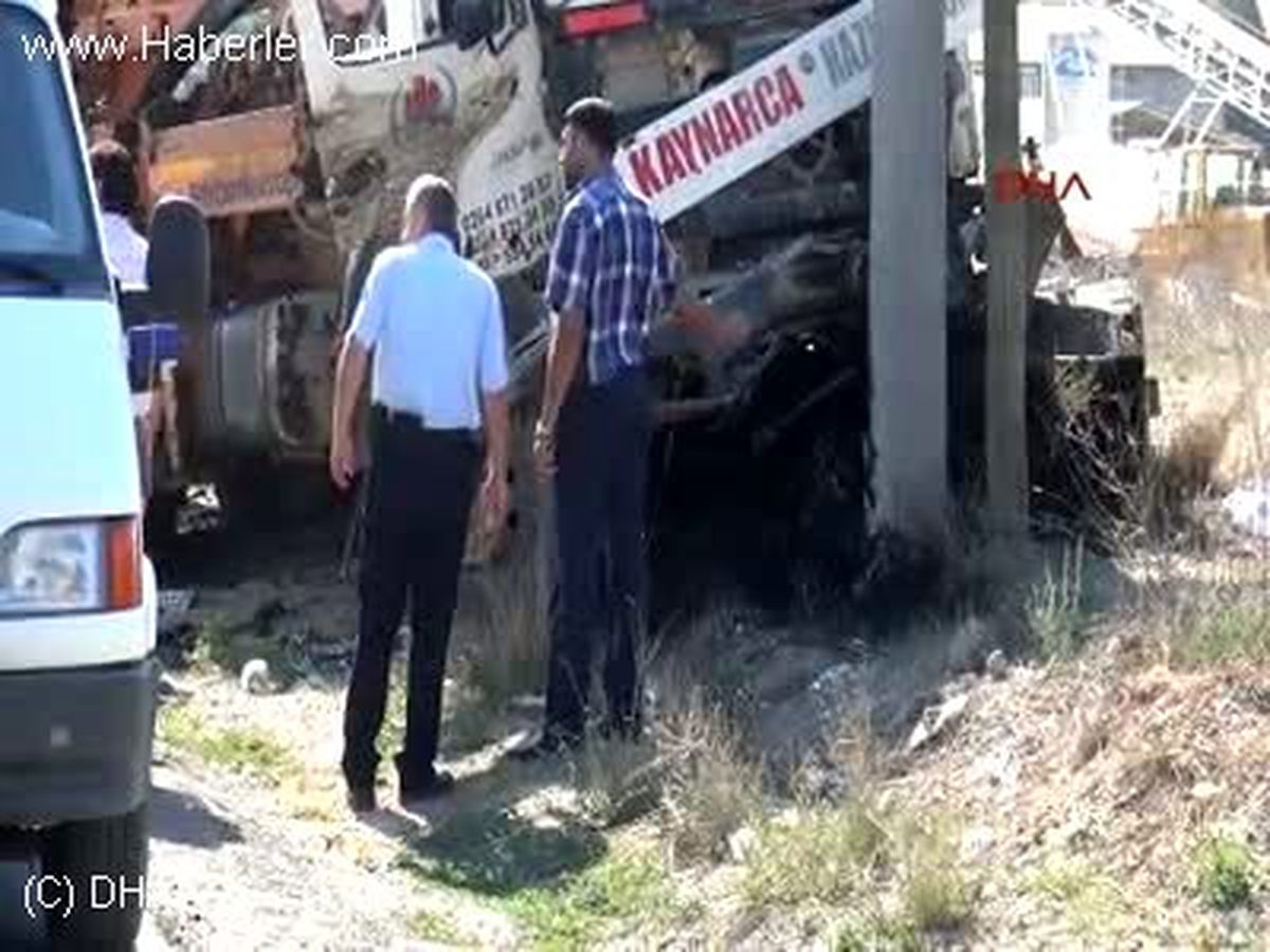 Sakarya\'da Tarla Dönüşü Feci Kaza: 2 Ölü