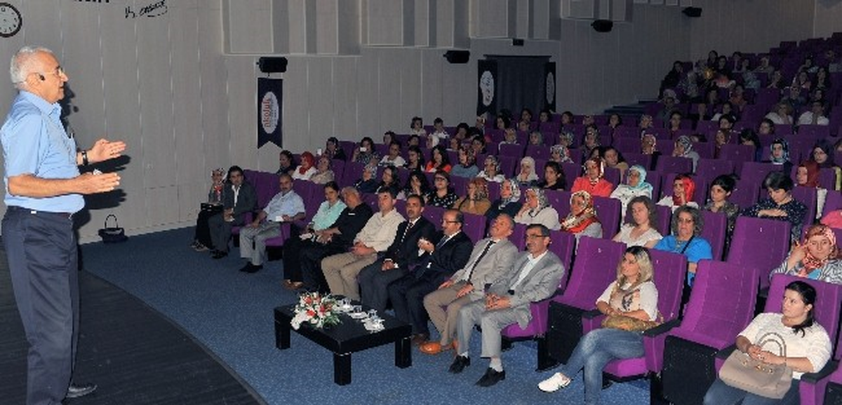 Trabzon\'da \'Çocuk ve İletişim\' Konulu Konferans Düzenlendi