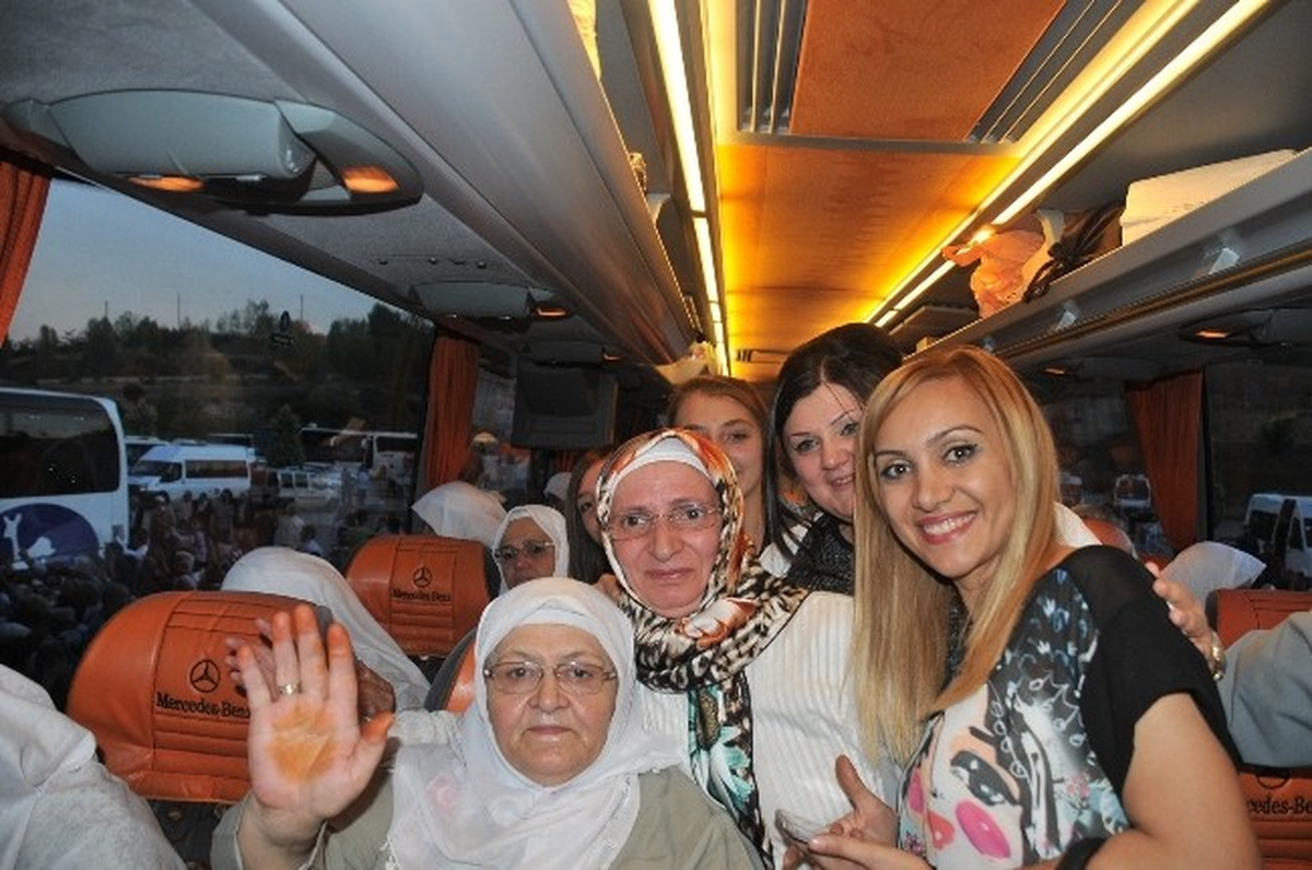 Türkiye\'nin İlk Hacı Kafilesi Dualarla Uğurlandı