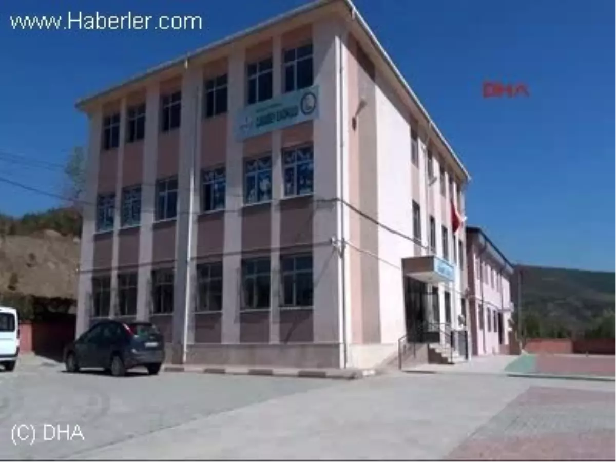 Velilerden \'Okulumuzu Temizleyin\' İsyanı