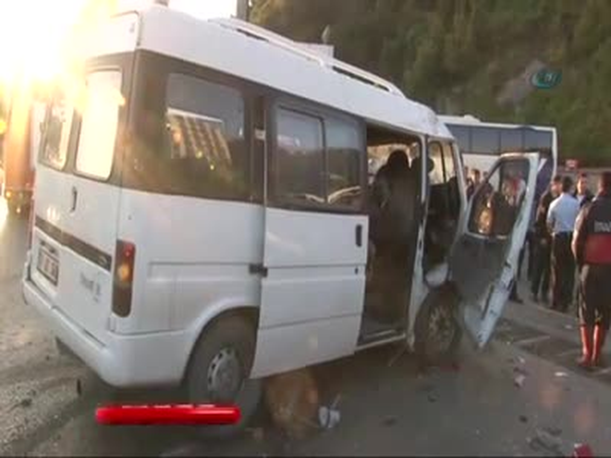Zonguldak\'ta Trafik Kazası: 16 Yaralı