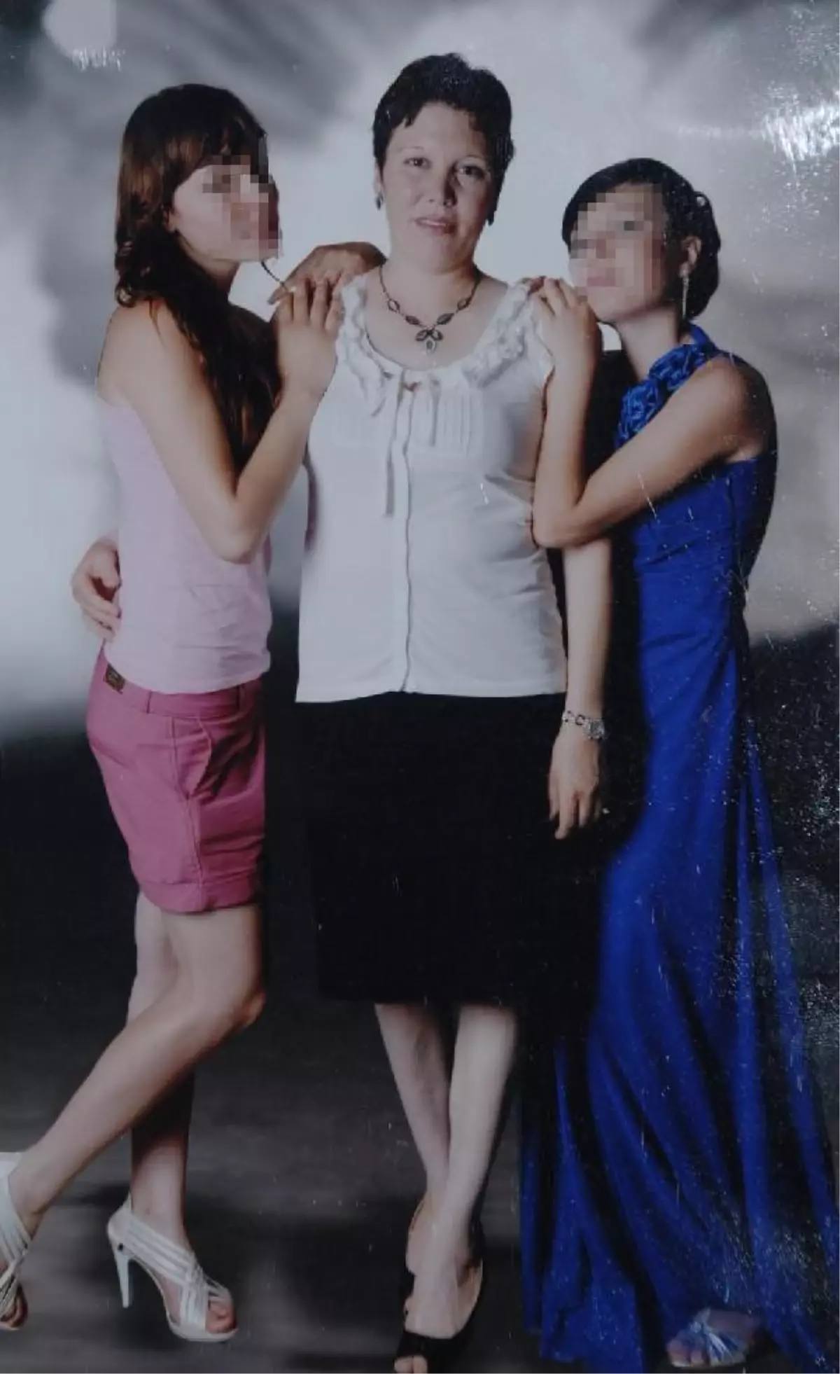 2 Genç Kız, Annelerini Baskı Yapıyor Diye Öldürdü