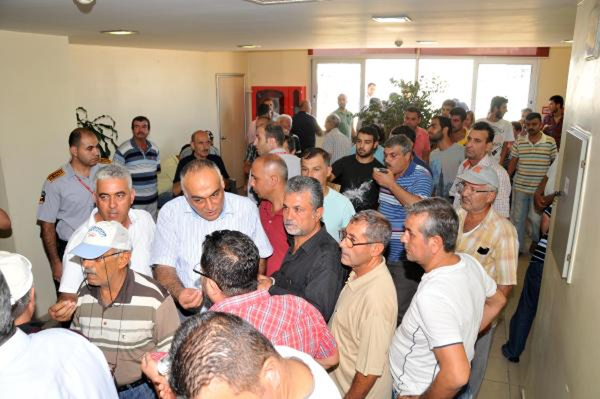 Adana\'da Belediye Meclisinde Biber Gazı Arbedesi