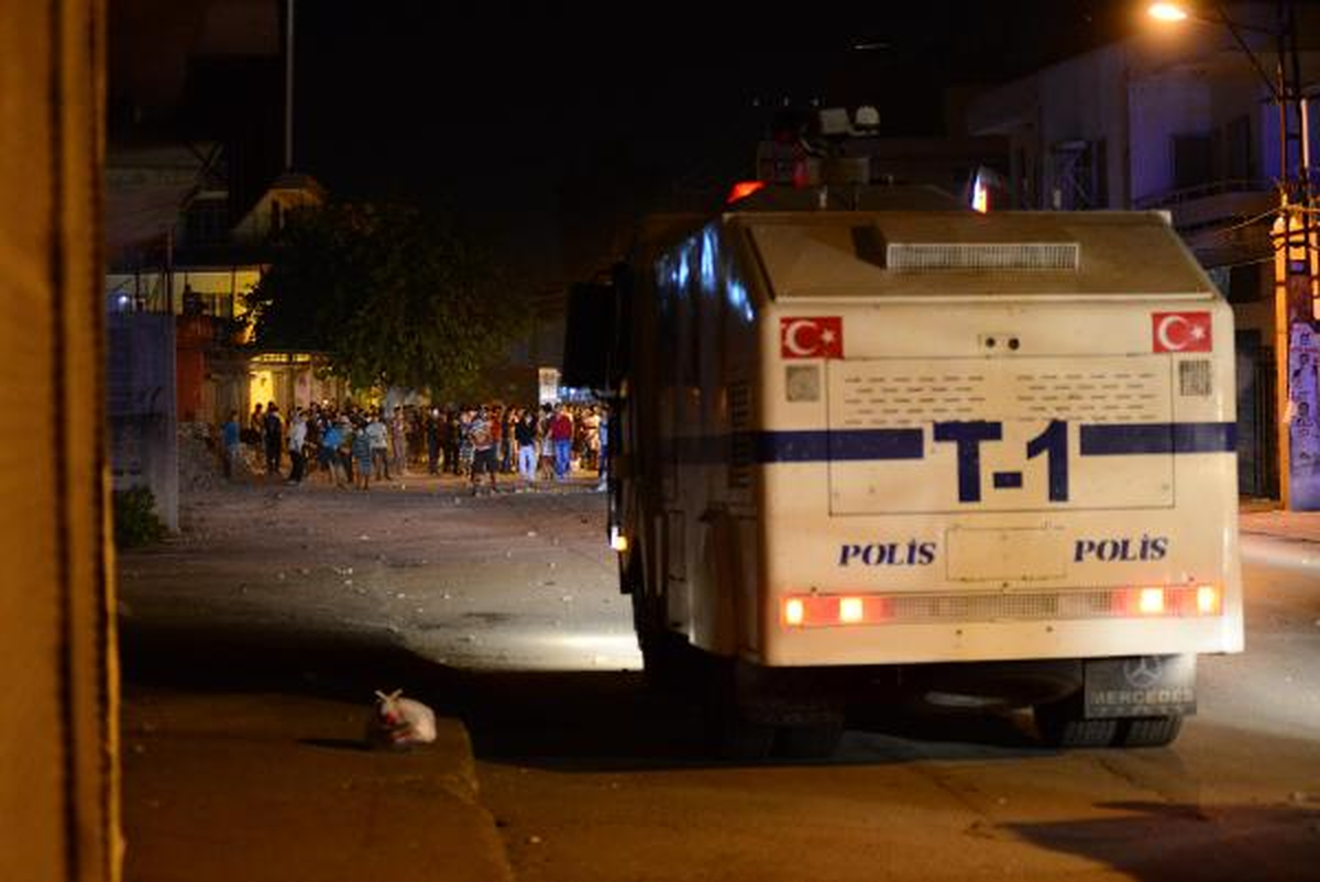 Adana\'da Eylem Yapmak İsteyen Gruba Polis Müdahalesi