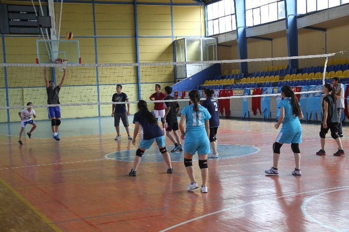 Akyazı\'da Yaz Spor Okulları Voleybol Turnuvası Final Maçları Yapıldı