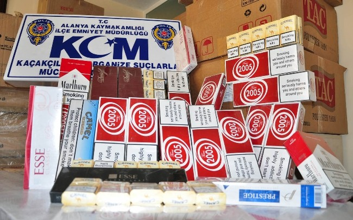 Alanya\'da 14 Bin Paket Kaçak Sigara Ele Geçirildi: 3 Gözaltı