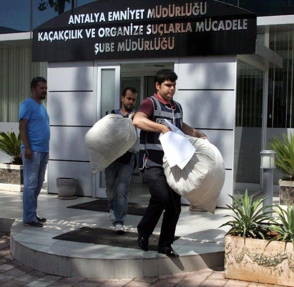 Antalya\'da Uyuşturucu Operasyonu: 9 Gözaltı