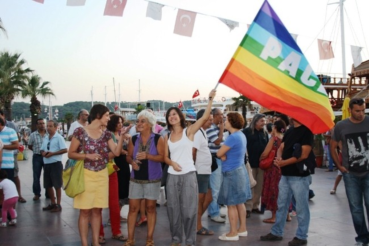 Ayvalık\'ta İnsan Hakları Derneğinden 12 Eylül Açıklaması