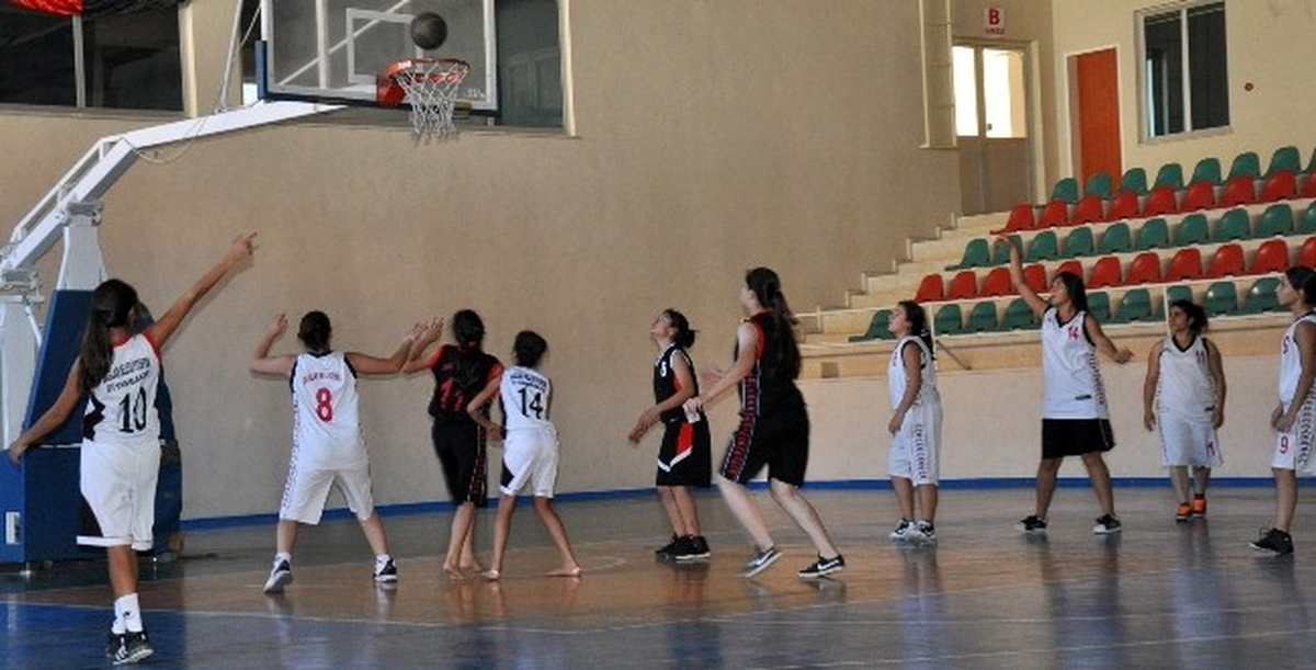 Bağlar Kız Basketbol Takımı Şampiyon Oldu