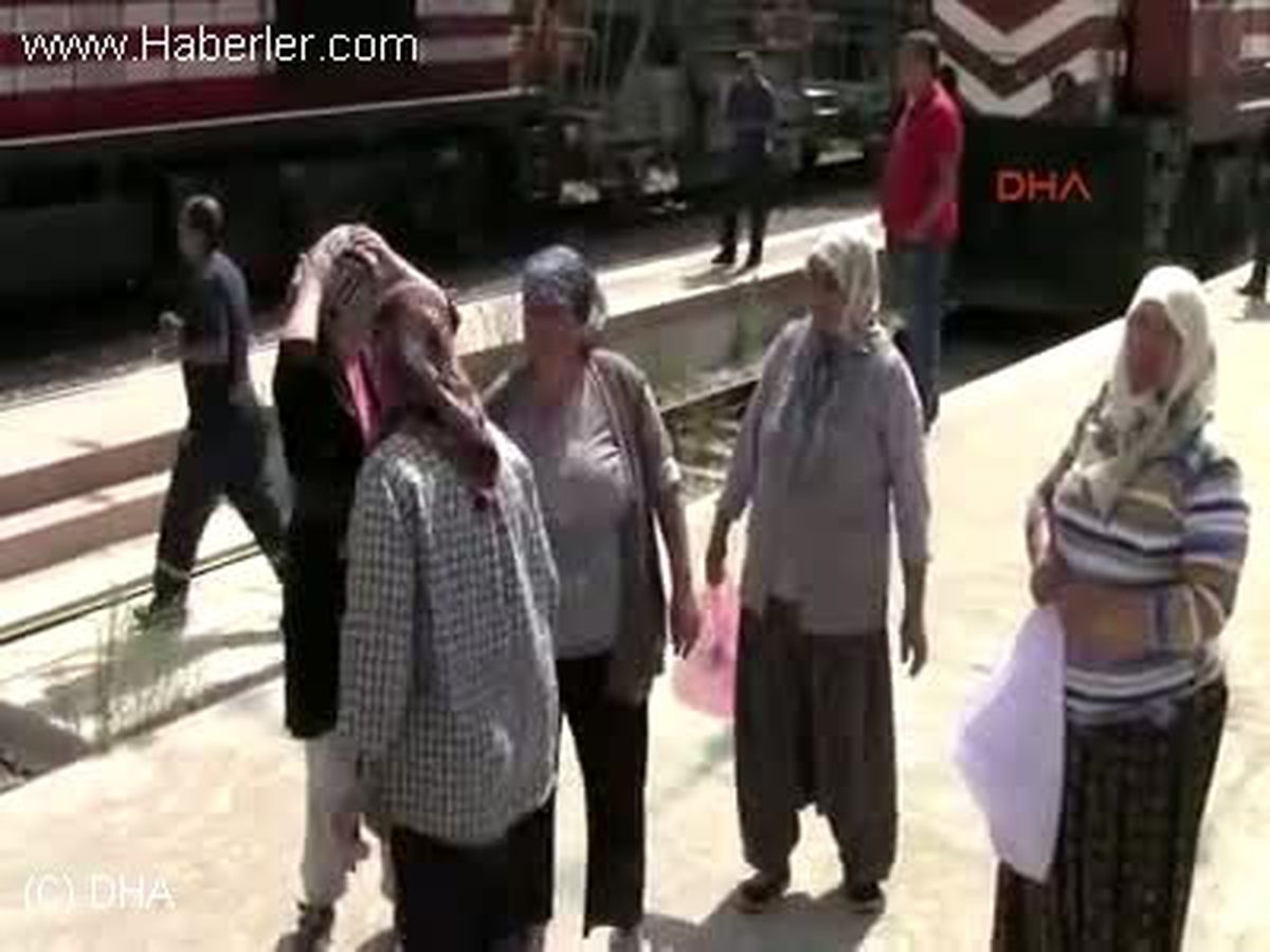 Bakan Avcı\'nın Köyünde Yol Kapatma Eylemi