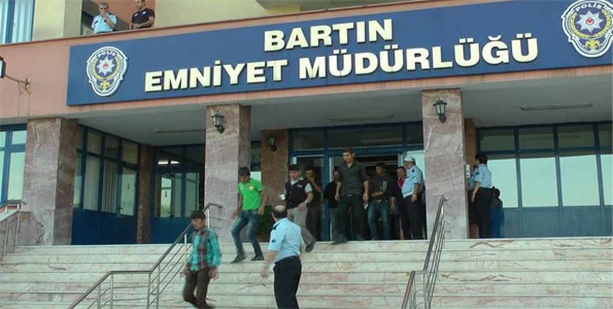 Bartın\'a Gelen 14 Suriyeli Çadır Kente Yönlendirildi