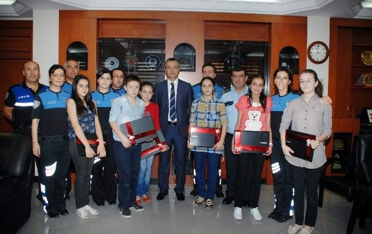 "Bizim Yıldızlarımız" Projesinde Başarılı Öğrenciler Ödüllendirildi