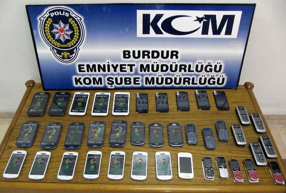 Burdur Polisi, 39 Adet Kaçak Telefon Ele Geçirdi