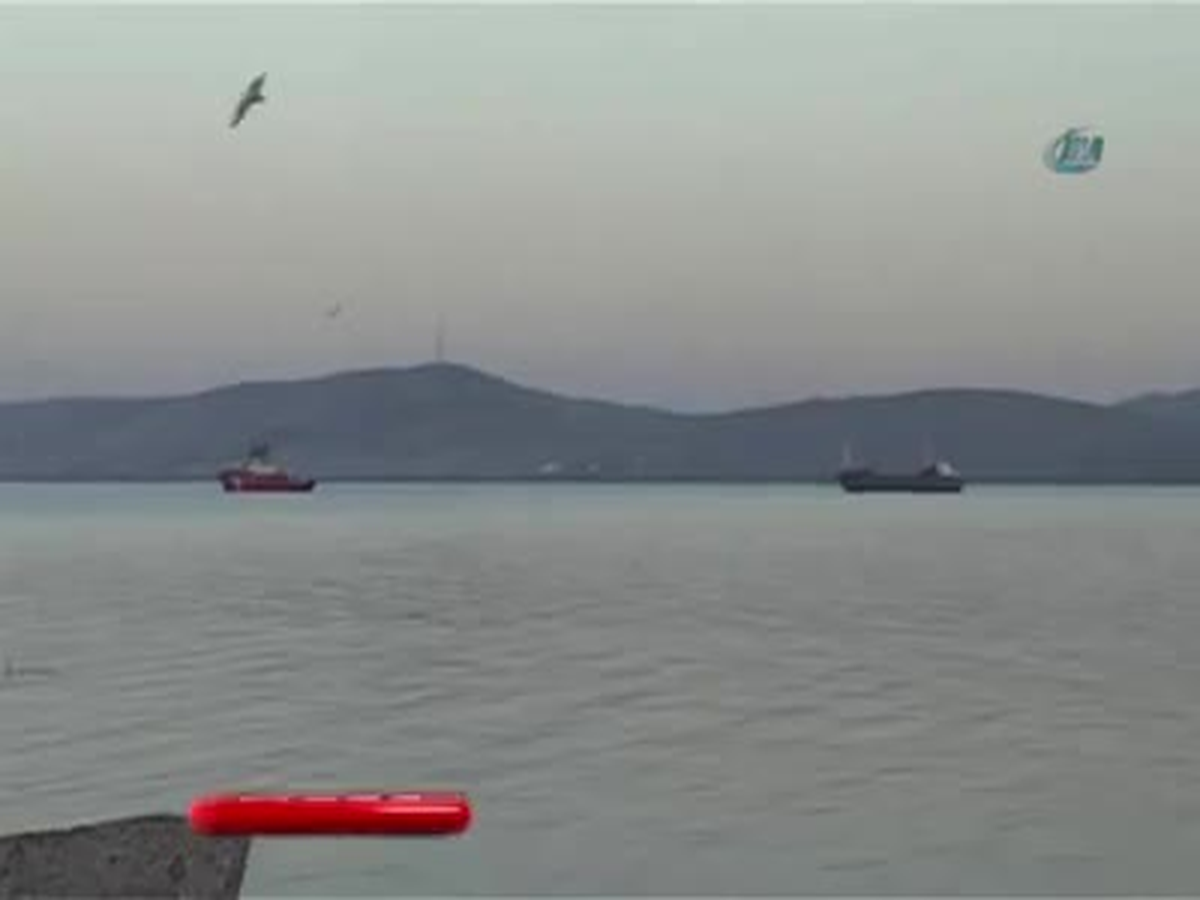 Büyük Tehlike Atlatan Gemi, Kurtarma Ekipleri Tarafından Erdek\'e Çekildi