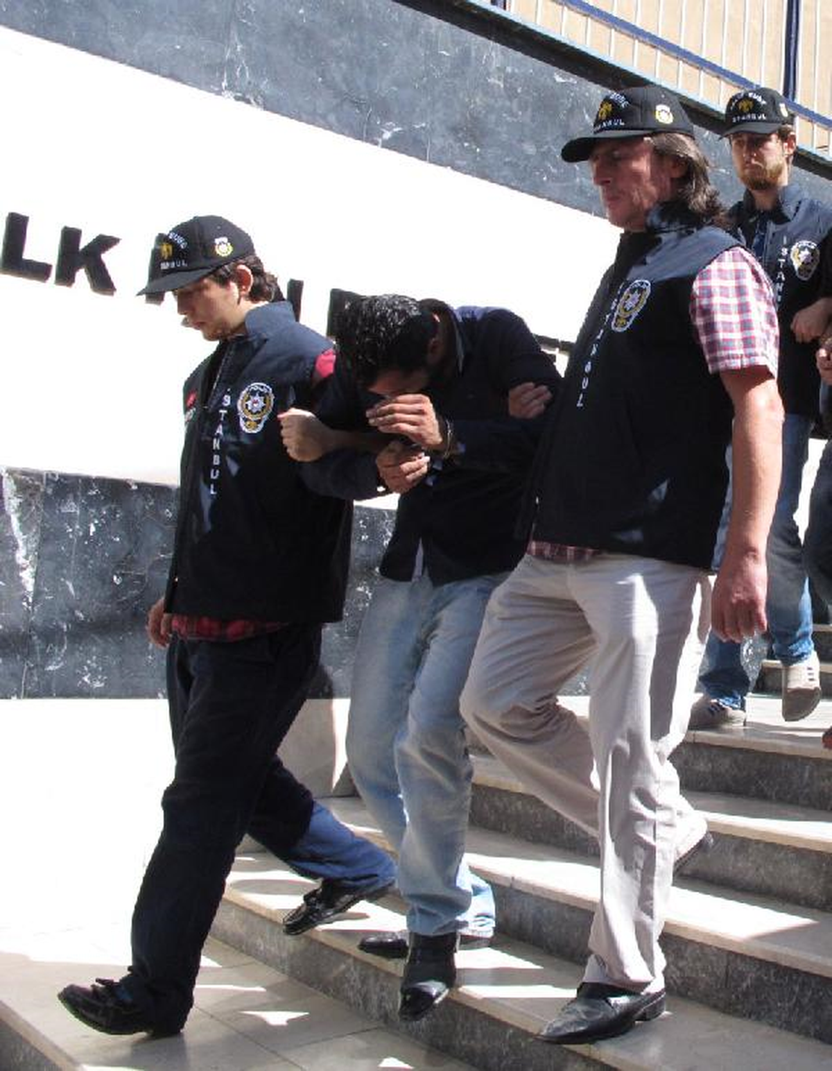 Çaldıkları 25 Bin Lirayı Yanlışlıkla Yakmışlar