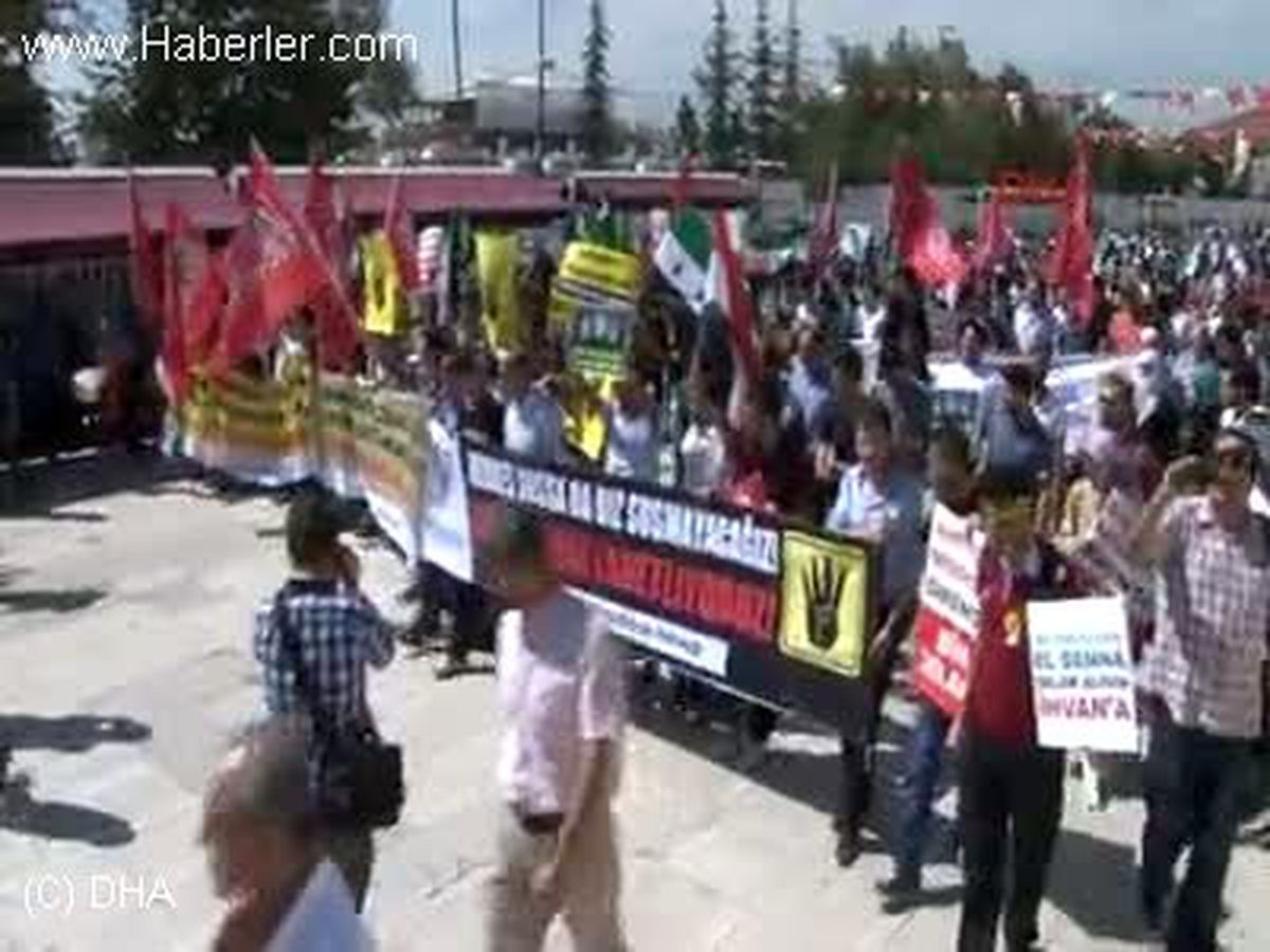 Cami Avlusunda Mısır ve Suriye Eylemi
