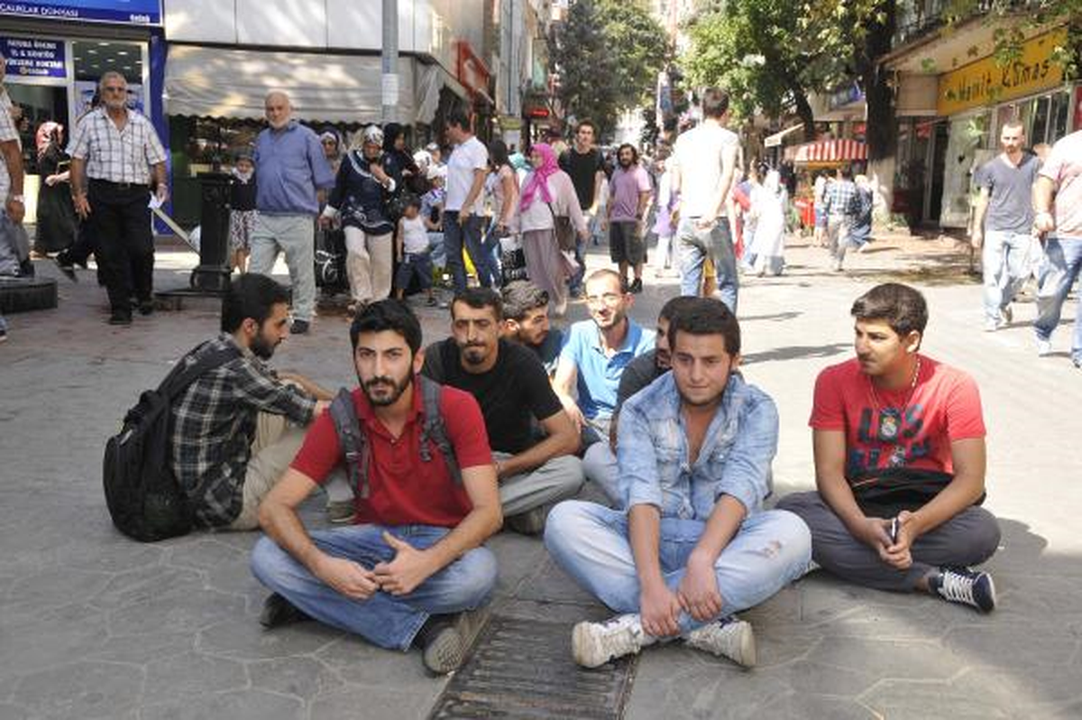 Direnişçilere Destek İçin İzmit\'te Oturma Eylemi