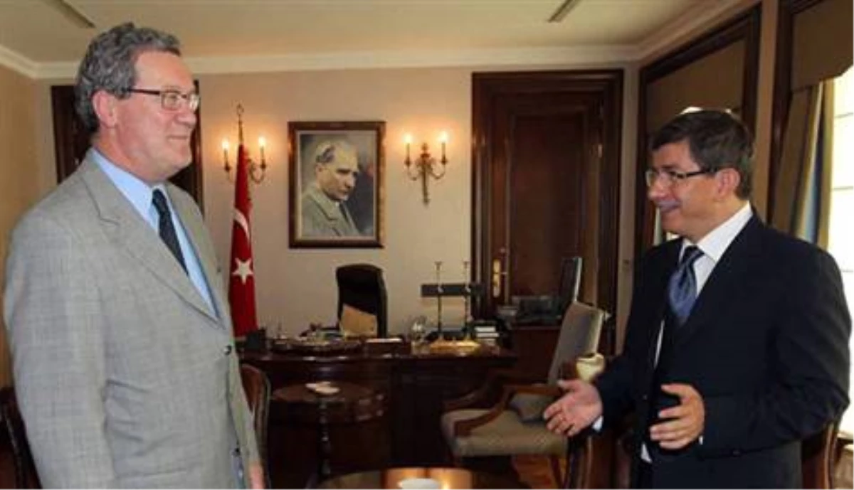Dışişleri Bakanı Davutoğlu Downer ile Görüştü