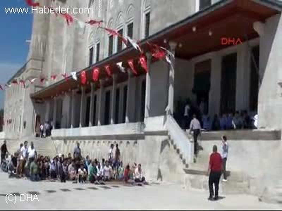 Fatih Camii\'nde Olay